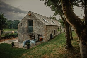 The Cow Shed second patio with outdoor fire