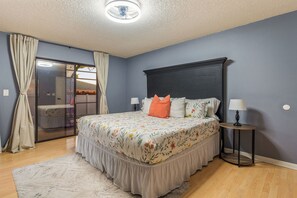 Drift off in comfort with a luxurious Queen Bed.Cozy retreat in Denudin, FL.