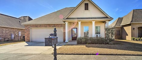Baton Rouge Vacation Rental | 2BR | 2BA | 1,758 Sq Ft | 1 Minor Step to Enter