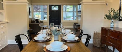 Perfect for entertaining! Bring everyone together and enjoy meals in the dining room.