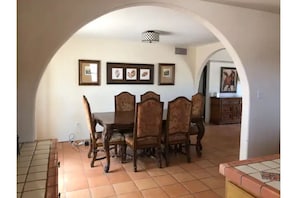 dining room. seats 6, leaf in closet can expand the table to 8
