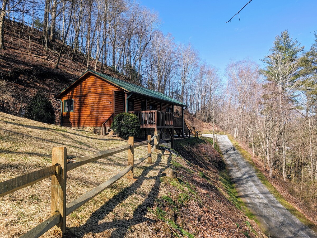 Hill Side Hideaway – 5 minutes from Boone