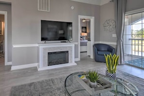 Living Room | Smart TV | Fireplace