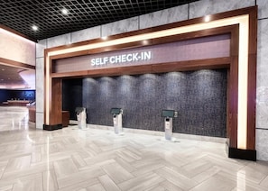24/7 front desk to check your luggage before and after you check ou