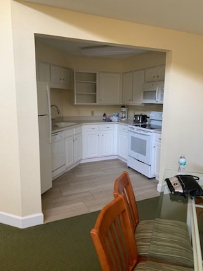 Fully equipped kitchen