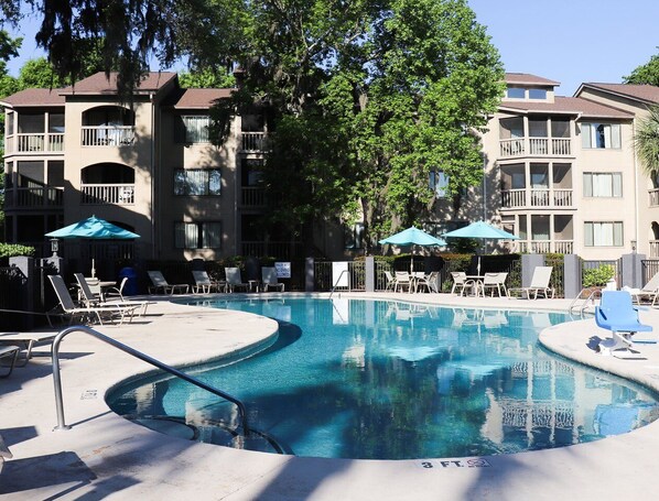 Heated pool with hot tub