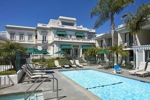 Beautiful and swimming pool, family fun!