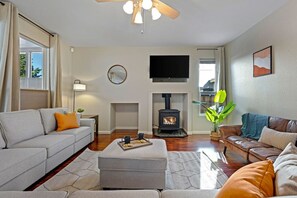 Settle in to your Reno Sparks vacation in our comfortable living room. With a gas burning fireplace and Smart TV with Netflix, Hulu, and HBO Max, it's the perfect place to unwind.