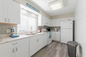 1 Seaspray - Kitchen