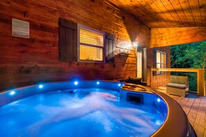 4 person hot tub for relaxing