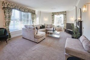 Silton Hall, Nether Silton - Host & Stay