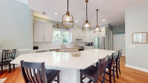 Eat-in Kitchen with Quartz Countertops