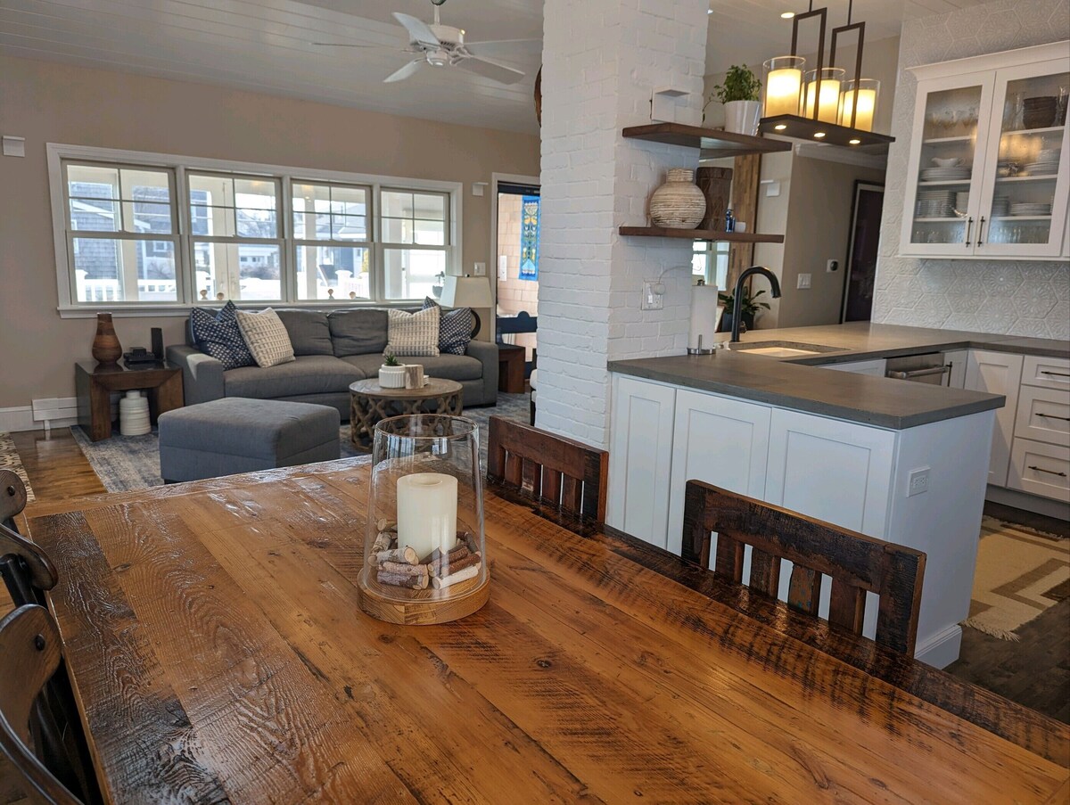 Renovated Beach House with 180 degree Ocean Views, Steps to the Sand