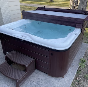 Bain à remous extérieur