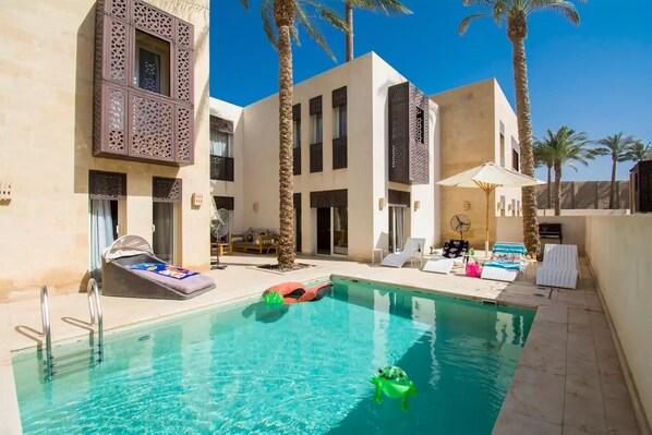 Private Pool 