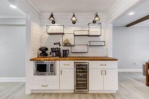 Coffee bar with a  keurig duo, drip coffee and k-cup  