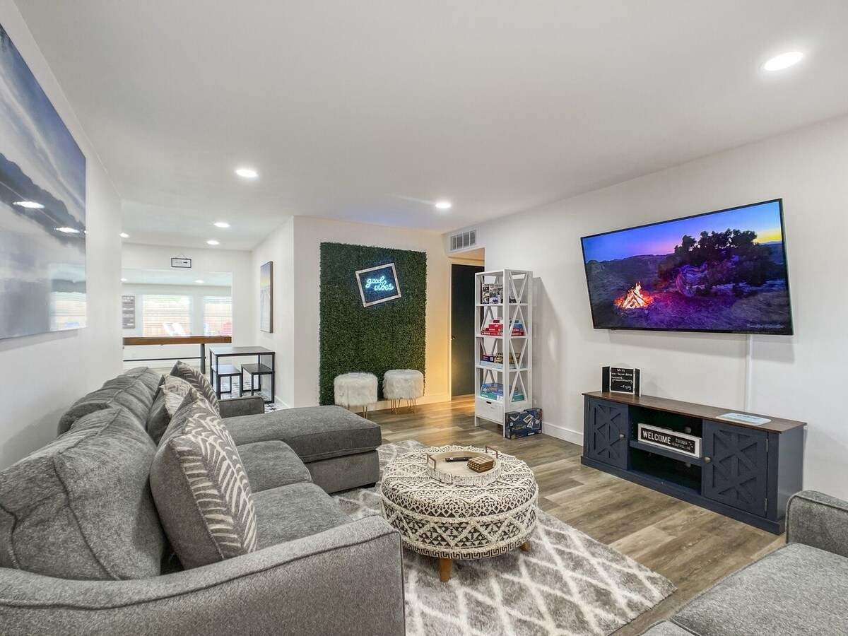 Game Room! Private Backyard & Pool! Close to DT!