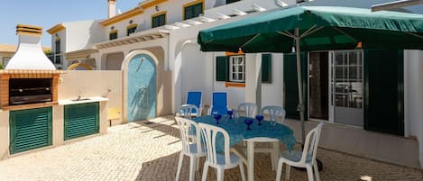 Charming and spacious patio, with a seating area that can accommodate up to six people, as well as some sun loungers for you to enjoy the lovely Algarvian weather #sunny #stunning