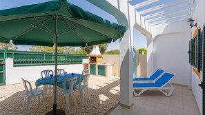 Take advantage of our warm weather in this lovely patio, equipped with everything you might need to relax on your vacation #sweet #wonderful