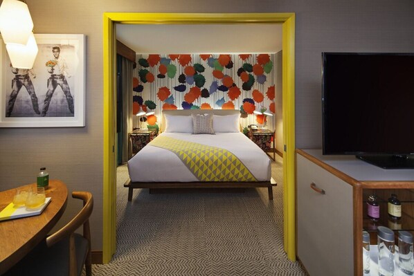 Unit with 1 King size bed. Exact unit will be assigned upon arrival. Views, colors and decor may vary.