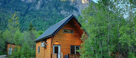 Grey Lodge with Boulder Mountain in the background
