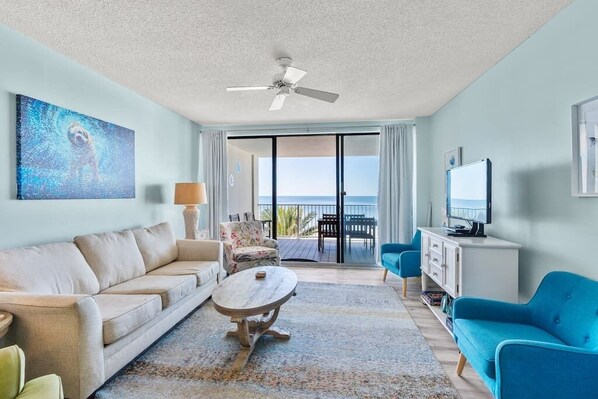 The full width and height windows give you unobstructed gulf views! 