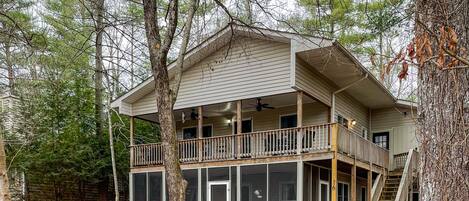 Tree Top Retreat - entire second floor with private entrance.