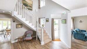 Foyer, Banbury Hill Farmhouse, Bolthole Retreats