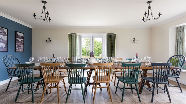 Dining Room, Banbury Hill Farmhouse, Bolthole Retreats