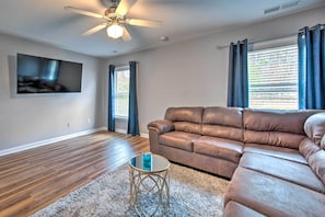 Living Room | 1st Floor | Smart TV w/ Cable | Free WiFi