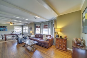 Living Area | Smart TV | Fireplace