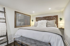 Luxury sleeping on our King Size AIRELOOM bed!