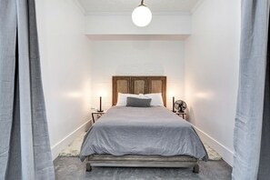 Bedroom 1, with Queen Bed