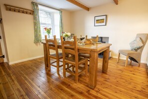 South View, Near Reeth: Dining room with seating for four guests