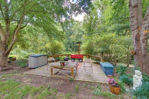 Exterior | Shared Yard & Patio | Charcoal Grill | Fire Pit | Hammock