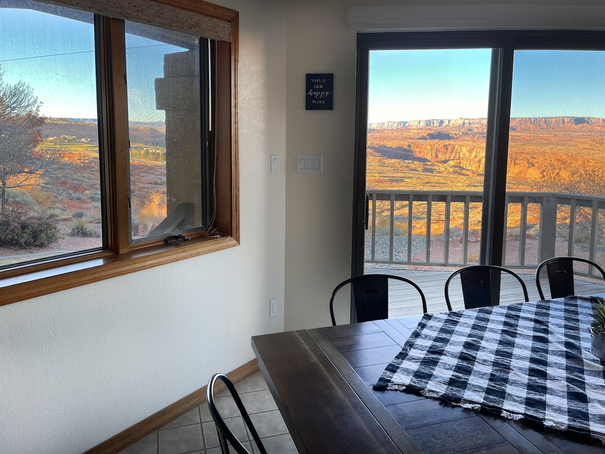 Rimview Lake Powell Home-Stunning views and a spacious family friendly home!