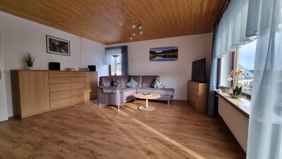 Neue Ferienwohnung, 110qm, 3 Schlafzimmer, max. 5 Personen-Wohnzimmer