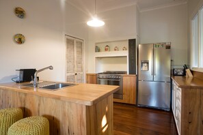 A charming kitchen that is fully equipped and easy to use, with gas hob, dishwasher, and thoughtful touches for home cooking.