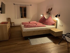 Ilgerhof Ferienwohnungen (DE Oberaudorf) - Mayer Sylvia --Schlafzimmer 1 FeWo Schwarzenberg