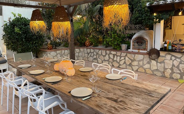 Outdoor dining