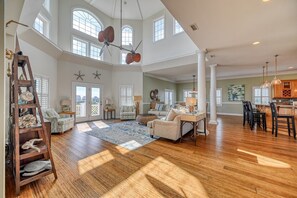 Great Room with Sweeping Ceiling