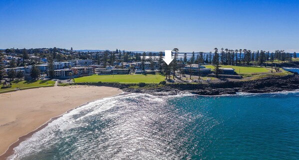 Driftwood Beach House - walk across the oval to Surf Beach, one block from cafes