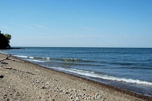 Lake Erie 5 minutes away!