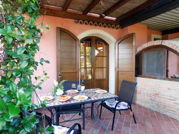 Outdoor dining