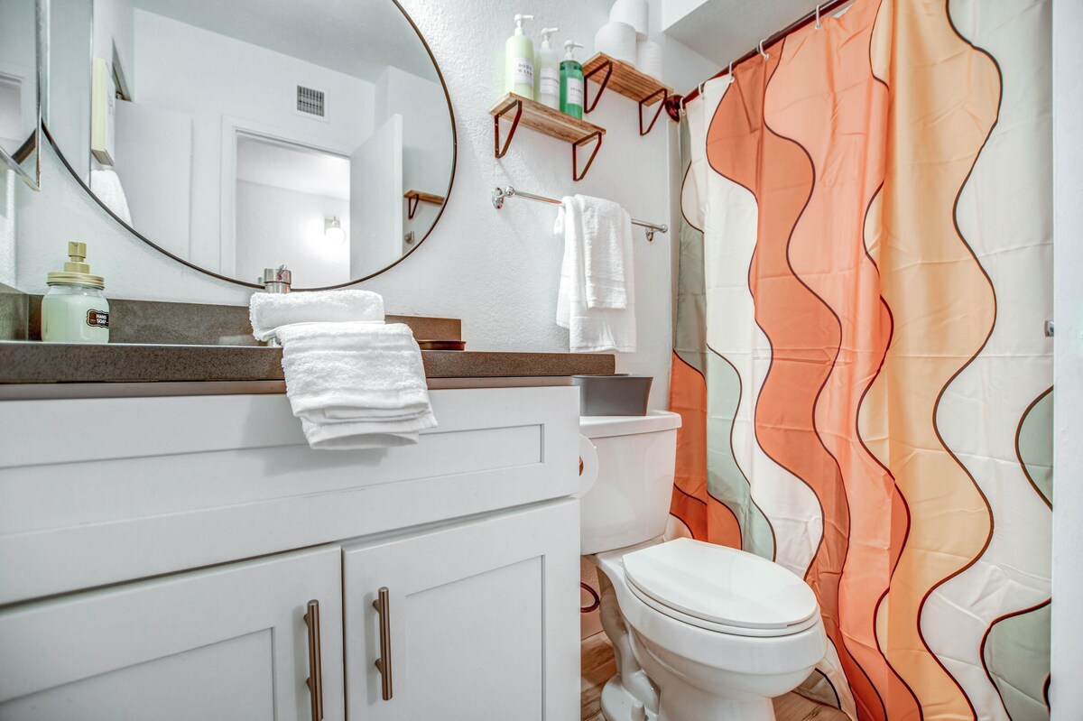 *DISCO DEN*/ All New Funky 70s Pad w/ Hot Tub!