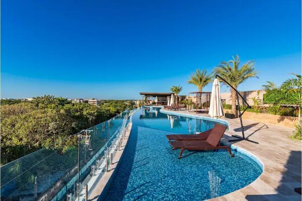 Tulum City Apartments - M-222
Alberca infinity en el rooftop en areas comunes