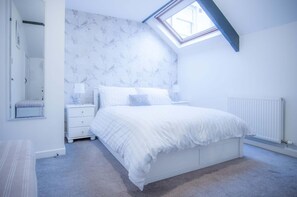 Penthouse At The Mews - 2 Bed Pet Friendly Apartment - Tenby (22819)