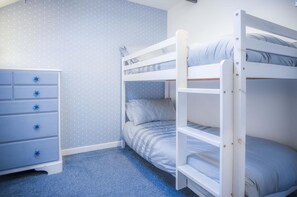Penthouse At The Mews - 2 Bed Pet Friendly Apartment - Tenby (22814)