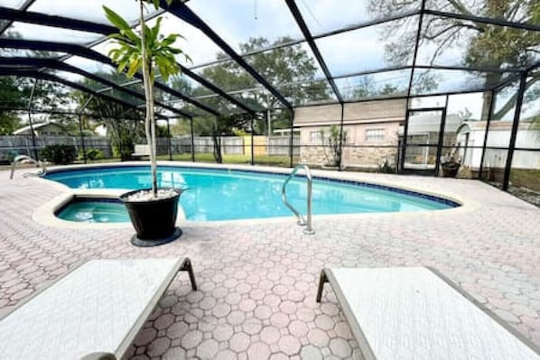 Fully Enclosed Private Pool & Fully Fenced Backyard