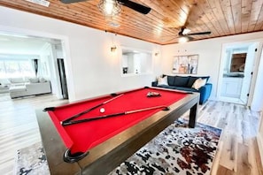 Entertainment Room W/ Fun Pool Table, Comfy Loveseat & Attached Full Bathroom!!